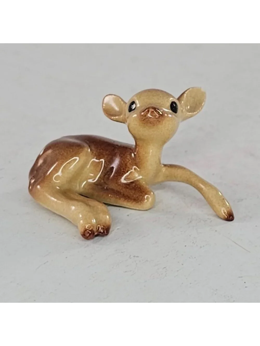 Hagen Renaker Fawn Lying Down Leg Out Baby Deer Miniature Figurine *Chip*
